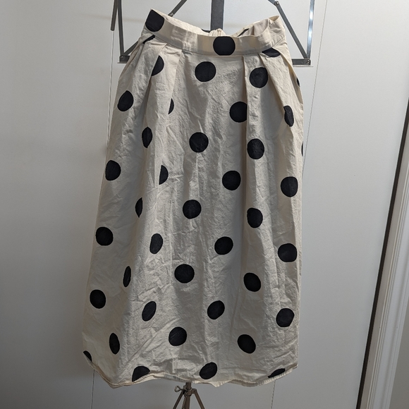 1950s Cream and Black Polka Dot Midi-Length Swing Skirt (WITH POCKETS!) - Picture 3 of 4